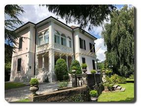 Thumbnail von repräsentative Villa mit stimmungsvollem Garten