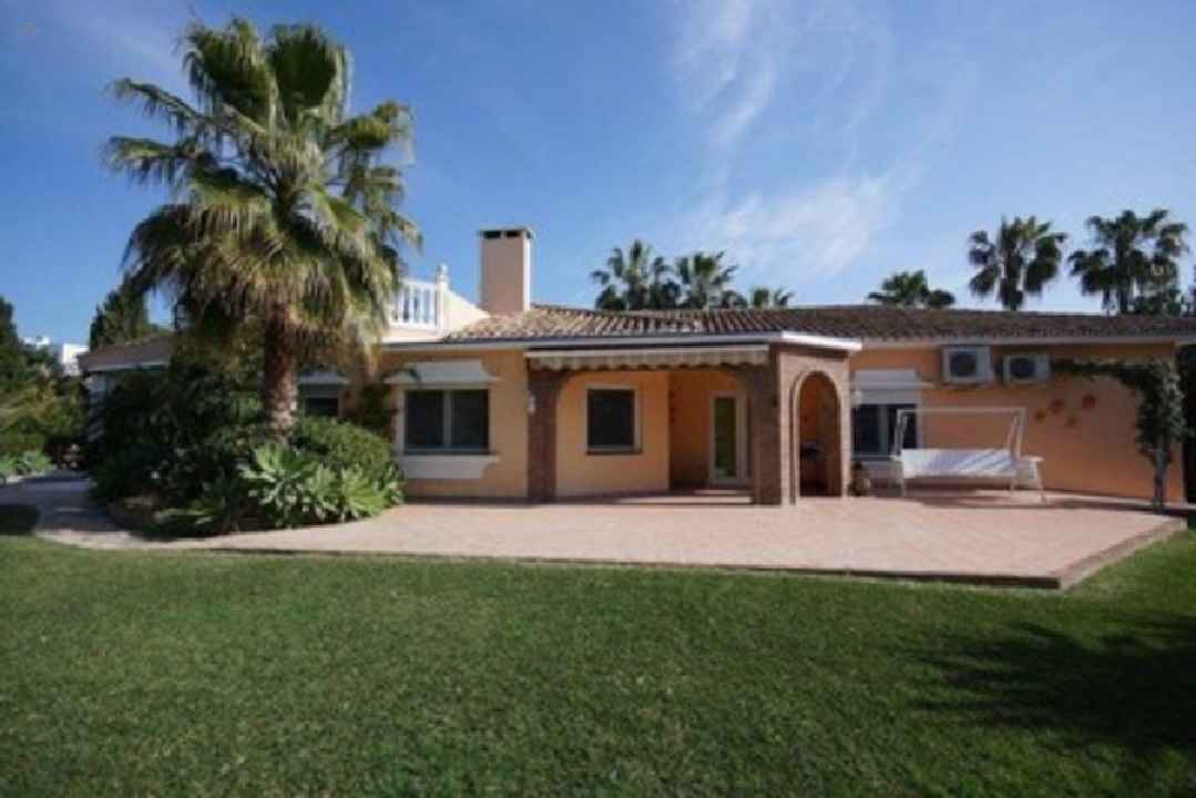 Luxus-Villa in Carib Playa R2803922