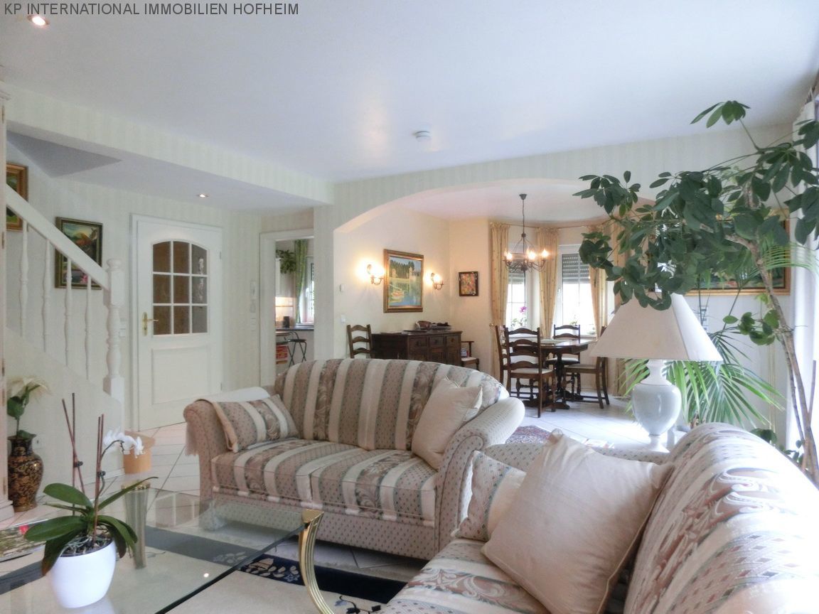 ***EFH in ruhiger Wohnlage und TOP ANBINDUNG***