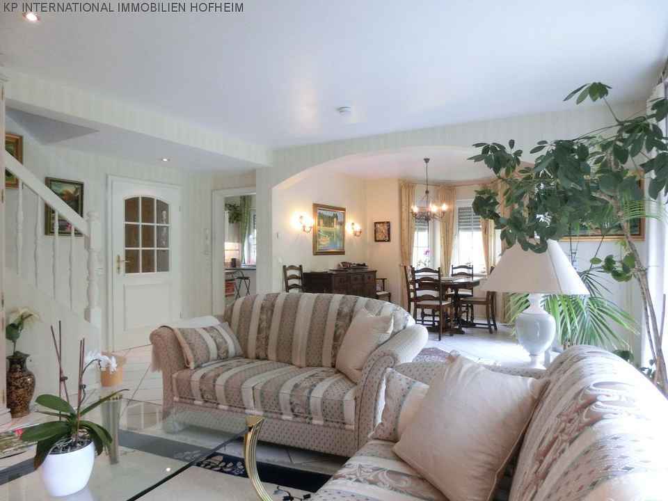 ***EFH in ruhiger Wohnlage und TOP ANBINDUNG***