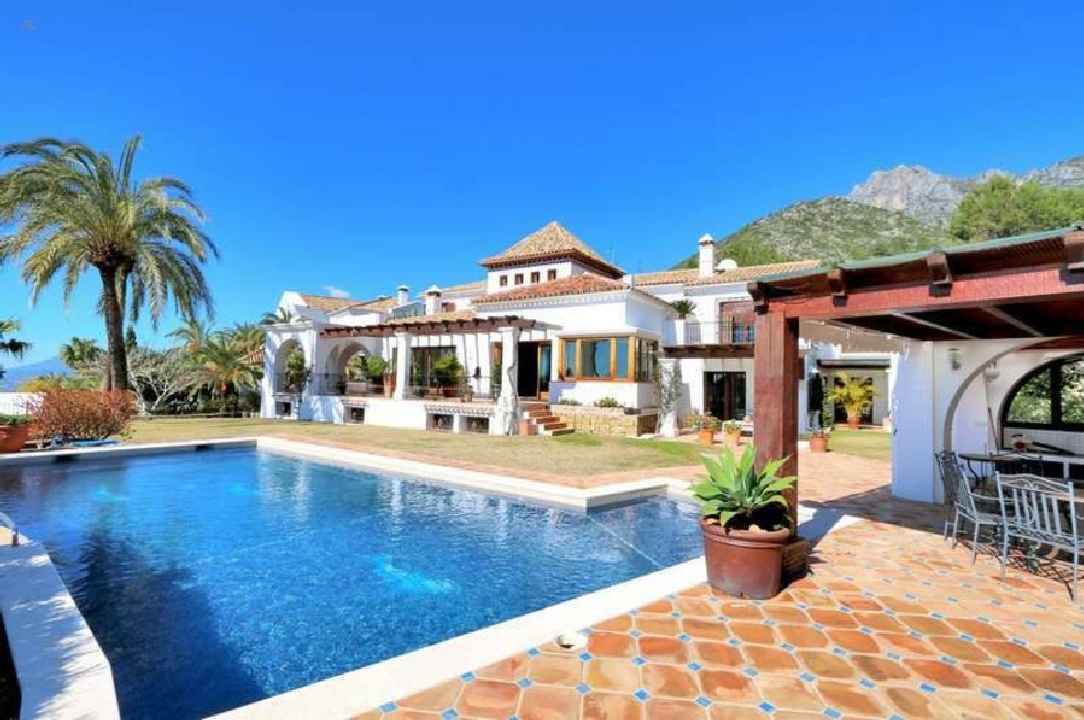 Luxus-Villa in Sierra Blanca R2806271