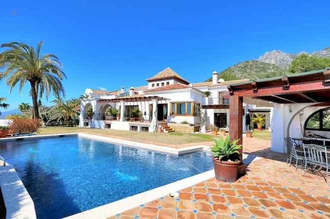 Luxus-Villa in Sierra Blanca R2806271