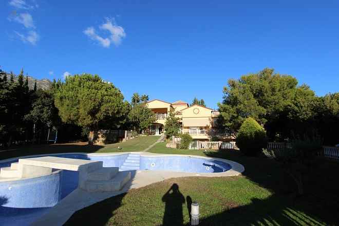 Luxus-Villa in Sierra Blanca R2784056
