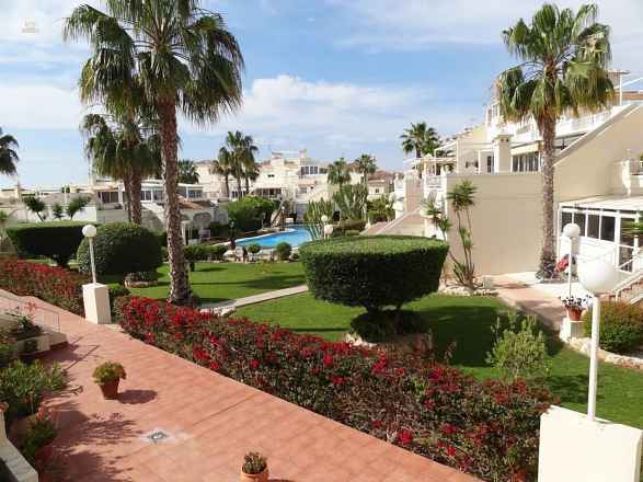 ***Wunderschönes Reihenhaus mit Gemeinschaftspool***