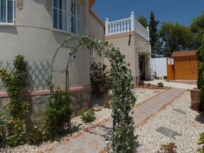 Thumbnail von ***Top gepflegte Villa mit Pool und Sommerküche***