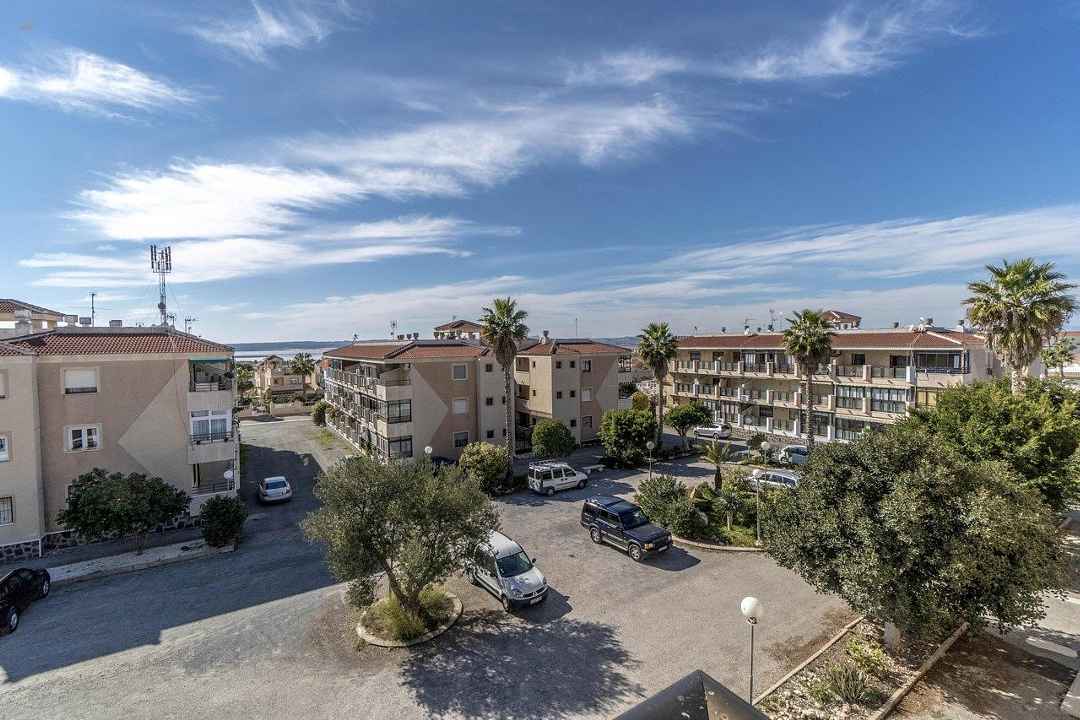 ***Sehr schöne obere Eckwohnung mit Balkon, schönem Blick und 3 Schlafzimmern***