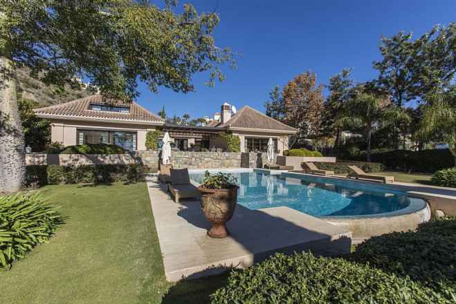 ***WUNDERSCHÖNE VILLA MIT BALINESISCHEM TOUCH IN MONTE HALCONES IN BENAHAVIS***