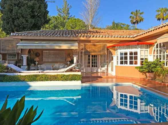 ***VILLA ZU VERKAUFEN IN HACIENDA LAS CHAPAS IN MARBELLA***