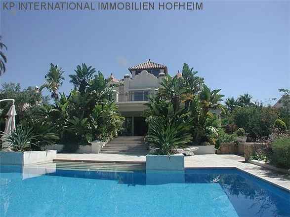 ***HERRLICHE RESIDENZ IN STRANDLAGE***