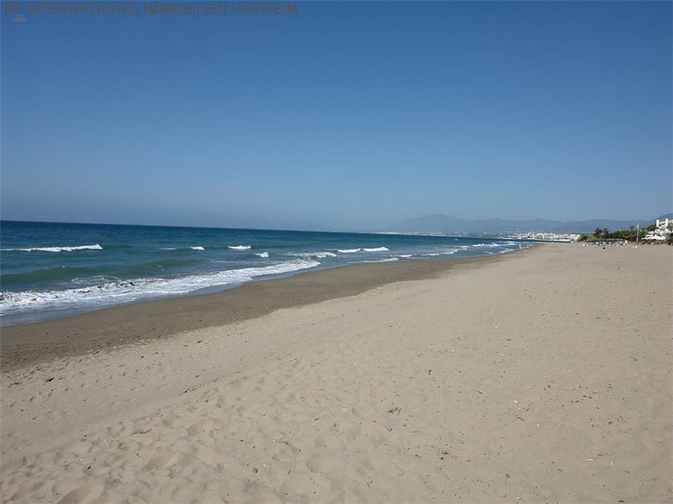 ***HERRLICHES GRUNDSTÜCK IN BAHIA DE MARBELLA IN MARBELLA MIT SPEKTAKULÄREM PANORAMABLICK***