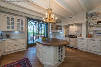 Thumbnail von ***VILLA IM KLASSISCHEN STIL IN DER HACIENDA LAS CHAPAS IN MARBELLA***