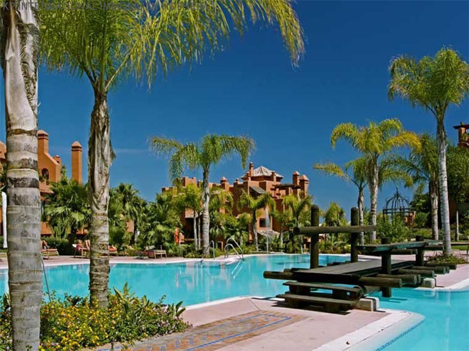 ***WOHNUNGEN UND PENTHÄUSER IN LA ALZAMBRA HÜGEL-VEREIN IN PUERTO BANUS***