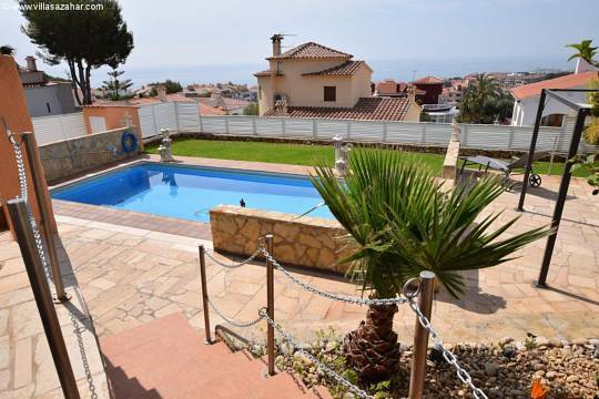 ***Bildschöne Villa mit unverbaubarem Meerblick und großem Pool***