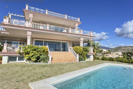 ***VILLA IN LOS FLAMINGOS GOLF RESORT IN BENAHAVIS***