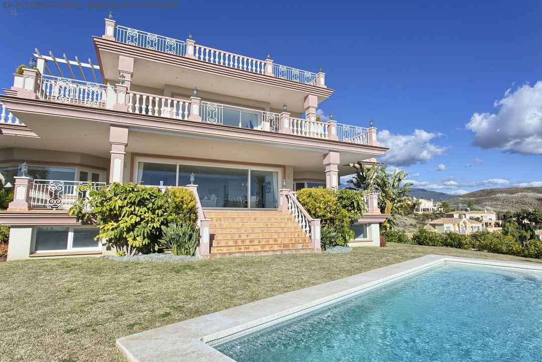 ***VILLA IN LOS FLAMINGOS GOLF RESORT IN BENAHAVIS***