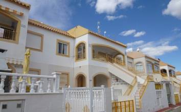 ***Obere Wohnung mit 2 Schlafzimmern und privater Dachterrasse in Torrevieja***