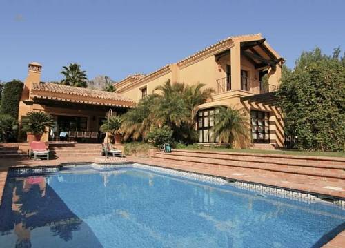 Luxus-Villa in Sierra Blanca R2814773
