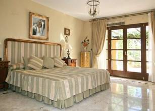 Thumbnail von Luxus-Villa in Sierra Blanca R2814773