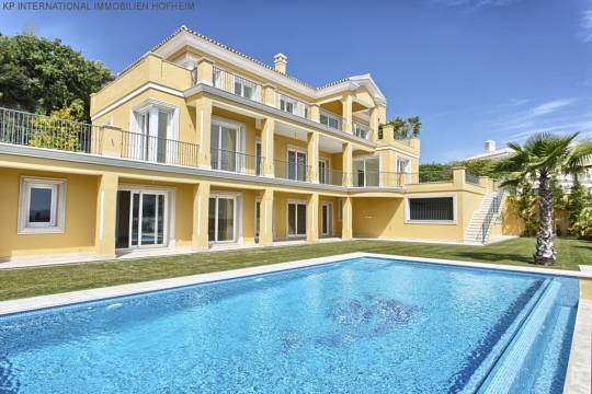 ***VILLA IN LOS ARQUEROS GOLF IN BENAHAVIS***
