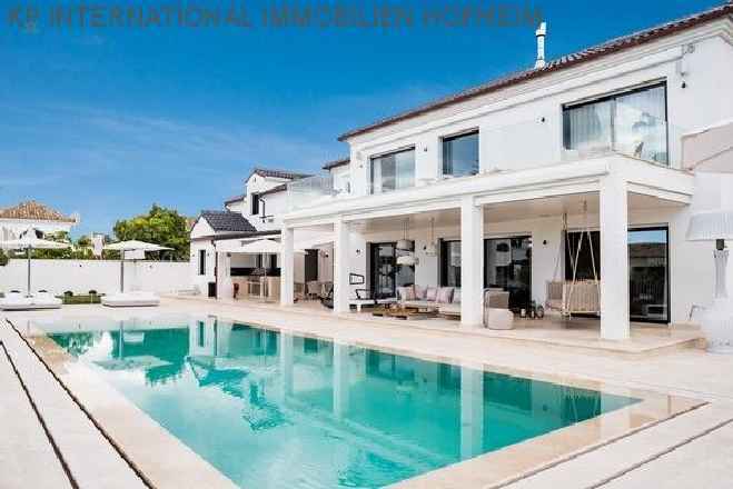 ***VILLA IN STRAND-URBANISATION AN DER GOLDENEN MEILE IN MARBELLA***