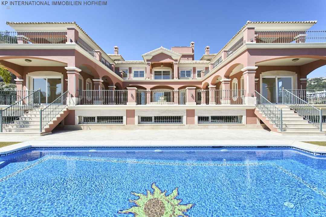 ***SPEKTAKULÄRE VILLA IN LOS ARQUEROS GOLF IN BENAHAVIS LOS ARQUEROS,***