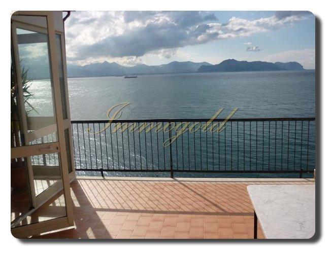 Immogold tolle Villa mit mehreren Balconen, Meerblick und Einliegerwohnung,