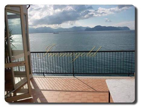 Immogold tolle Villa mit mehreren Balconen, Meerblick und Einliegerwohnung,