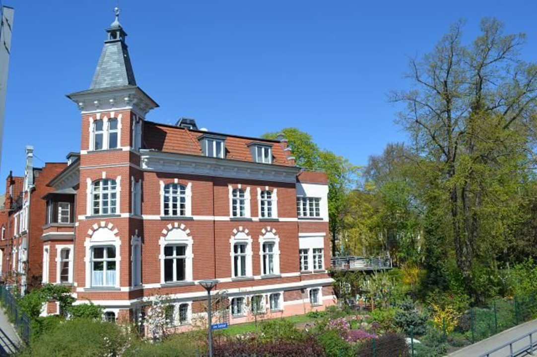 Thumbnail von Bezugsfreie repräsentative Villa mit 3 Wohneinheiten in direkter Havellage