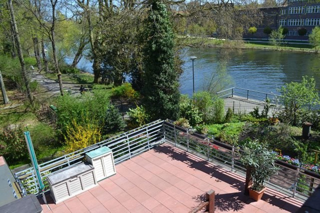 Thumbnail von Bezugsfreie repräsentative Villa mit 3 Wohneinheiten in direkter Havellage