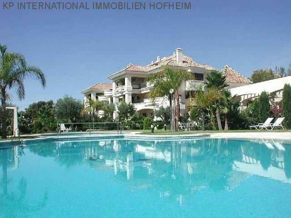 ***ELEGANTE APARTAMENTO EN ALTOS REALES EN MARBELLA CON VISTAS AL MAR***