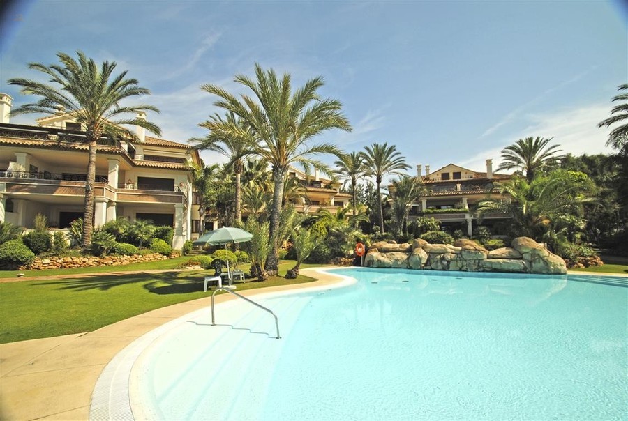 Luxus-Wohnung in Los Monteros R2515976 
