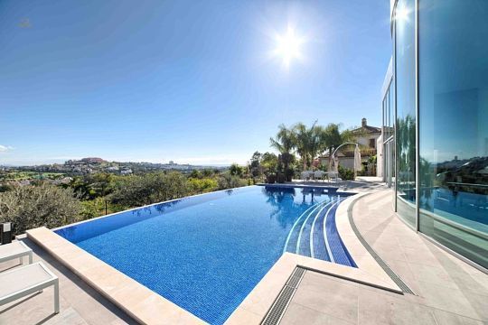 Luxus-Villa in La Quinta R2633609 
