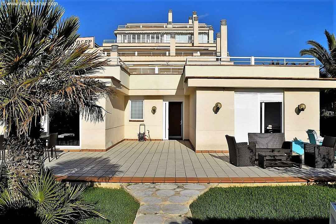 ***Cala Josep Designer Luxusappartement mit grossem Garten direkt am Meer***