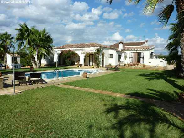 ***Prachtvolles Landhaus nahe Strand mit parkähnlichem Garten und Driving Range***