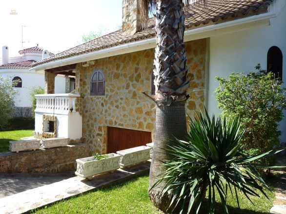 ***Geräumige Villa mit sämtlichem Komfort in ruhiger Lage***