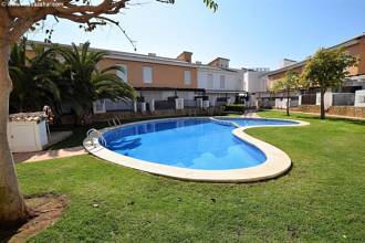***Palm Beach II: Reihenhaus mit Pool und Terrassen nahe Strand***