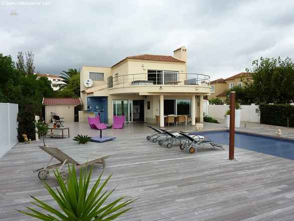 ***ALCOSSEBRE: Pflegeleichte, moderne Luxusvilla direkt am Meer***