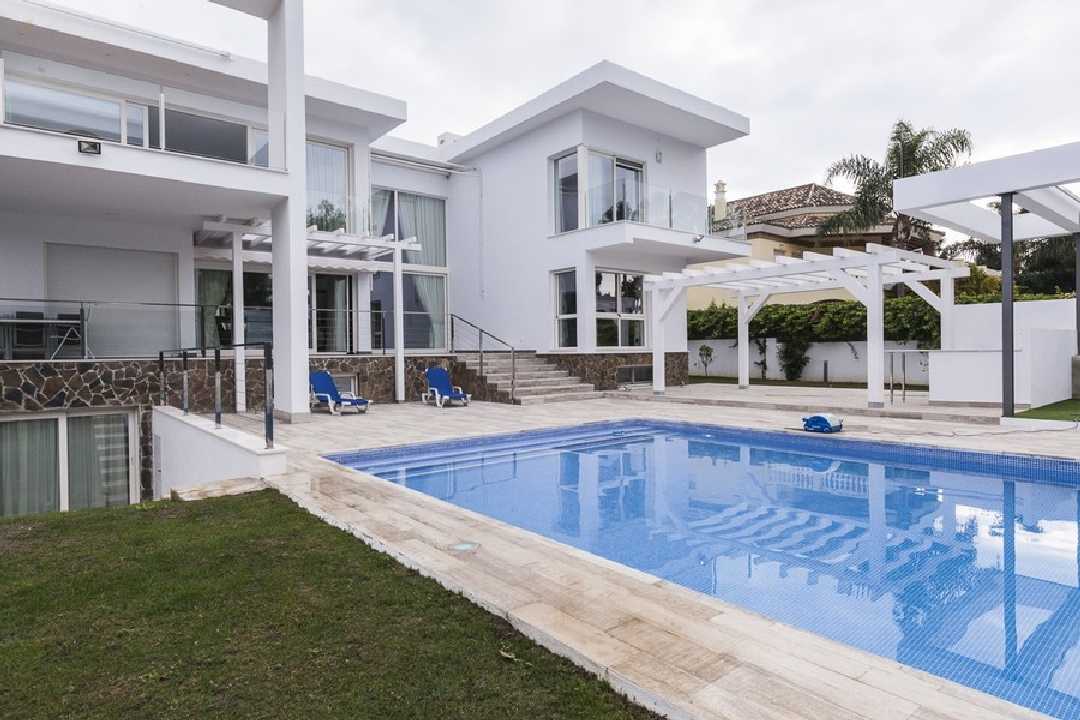 Luxus-Villa in Nueva Andalucia R2555318 