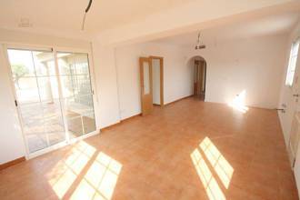 Thumbnail von ***Großzügige und komplett renovierte, charmante und ebenerdige Villa***