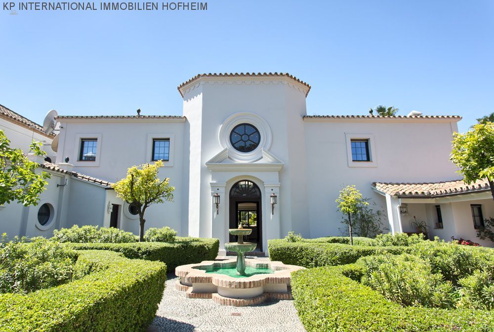 ***EINZIGARTIGE IMMOBILIE IN DER NÄHE VON SAN PEDRO DE ALCANTARA ZENTRUM IN GUADALMINA BAJA***