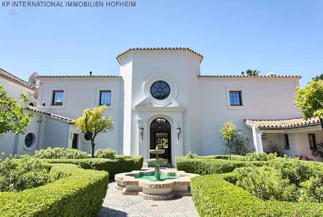 ***EINZIGARTIGE IMMOBILIE IN DER NÄHE VON SAN PEDRO DE ALCANTARA ZENTRUM IN GUADALMINA BAJA***