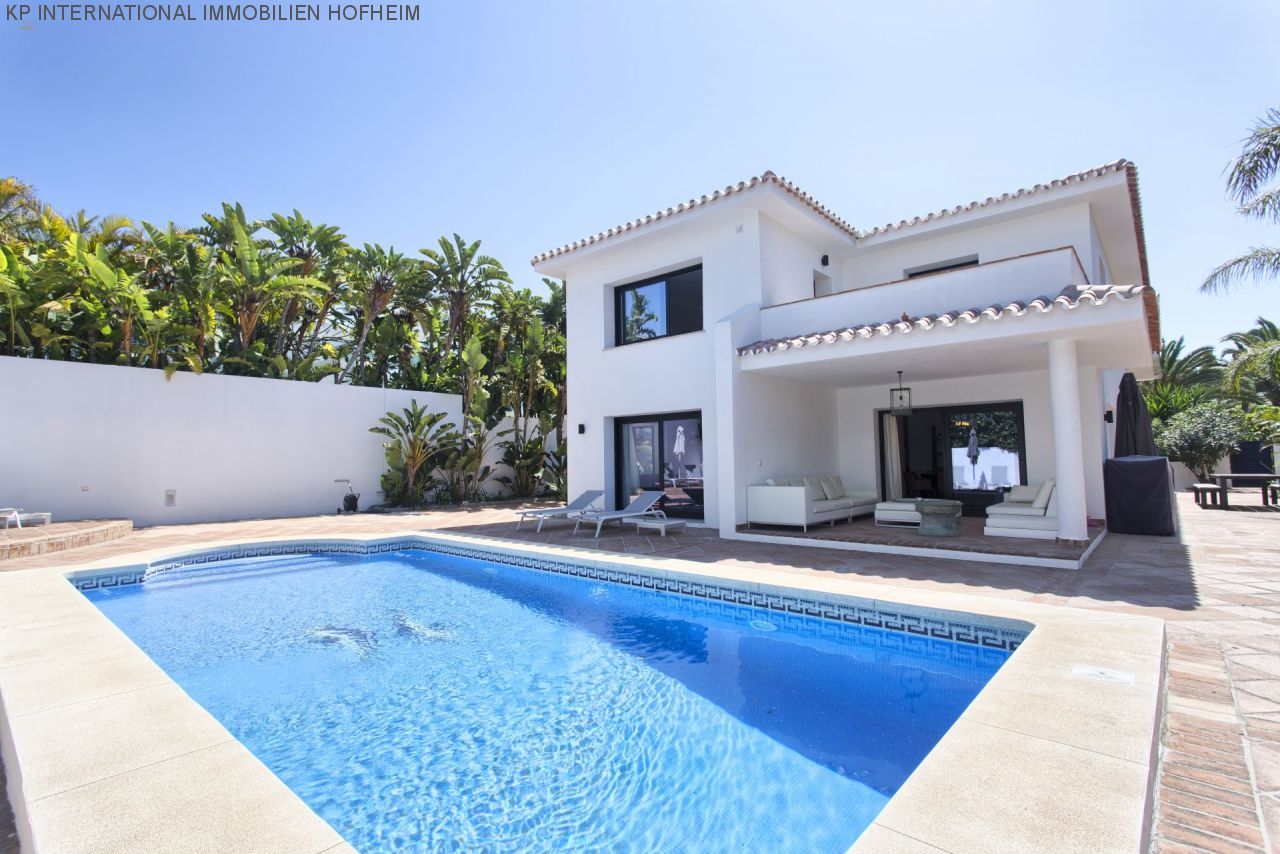 ***LUXUSVILLA AM STRAND IN LOS MONTEROS PLAYA IN MARBELLA***