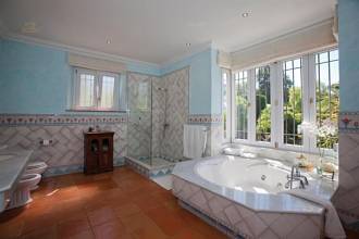 Thumbnail von Luxus-Villa in El Paraiso R2769524