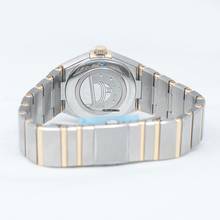 Thumbnail von Omega Constellation Quartz 131.25.28.60.52.002 - Constellation Manhattan Quartz 28 mm Quartz Silver Dial Yellow Diamo </h1>