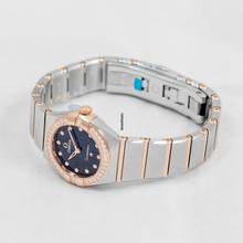 Thumbnail von Omega Constellation Quartz 131.25.25.60.53.002 - Constellation Manhattan Quartz 25 mm Quartz Blue Dial Sedna Gold La </h1>