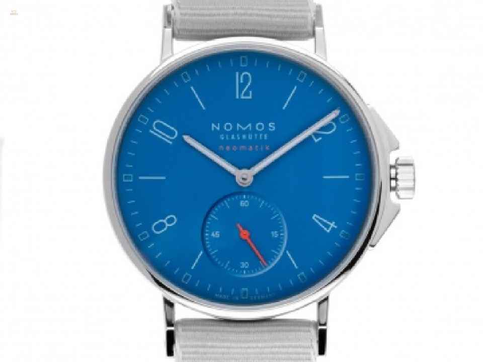 Nomos Ahoi Neomatik Signalblau