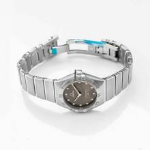 Thumbnail von Omega Constellation Quartz 131.10.28.60.56.001 - Constellation Manhattan Quartz 28 mm Quartz Grey Dial Steel Diamond </h1>