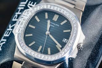 Thumbnail von Patek Philippe Nautilus rare Jumbo Nautilus | 5713/1G | Whitegold | Diamond Bezel | sealed