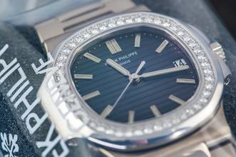 Thumbnail von Patek Philippe Nautilus rare Jumbo Nautilus | 5713/1G | Whitegold | Diamond Bezel | sealed