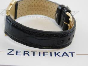 Thumbnail von Audemars Piguet 18 Karat Gelbgold flache Herrenuhr 25,5 mm Kaliber 2003 Vintage Handaufzug Uhr Krokoband </h1>